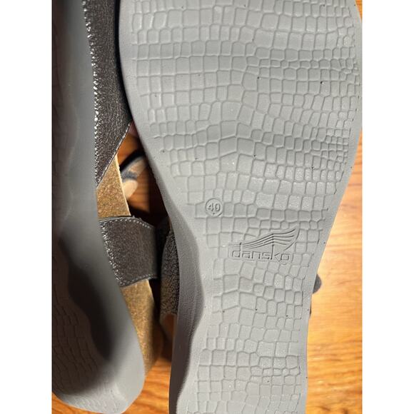 Dansko Marcy Peep Toe Leather Wedge Sandals Pewter Metallic Size 40 (9.5-10) - Picture 10 of 10